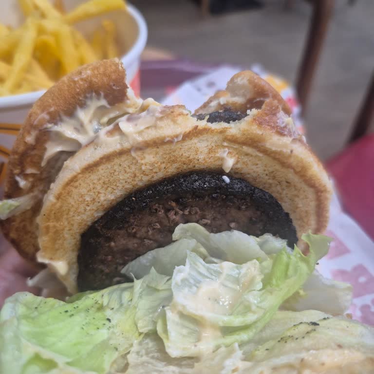Burger King Bursa Çevre Yolu Şubesinde İlgisiz Personel Ve Yanık Yemek