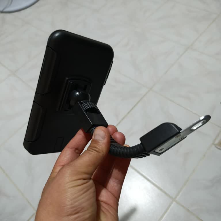 İlanla Uyuşmayan Telefon Tutucu Ve İletişimsiz Satıcı Nedeniyle İade Talebi