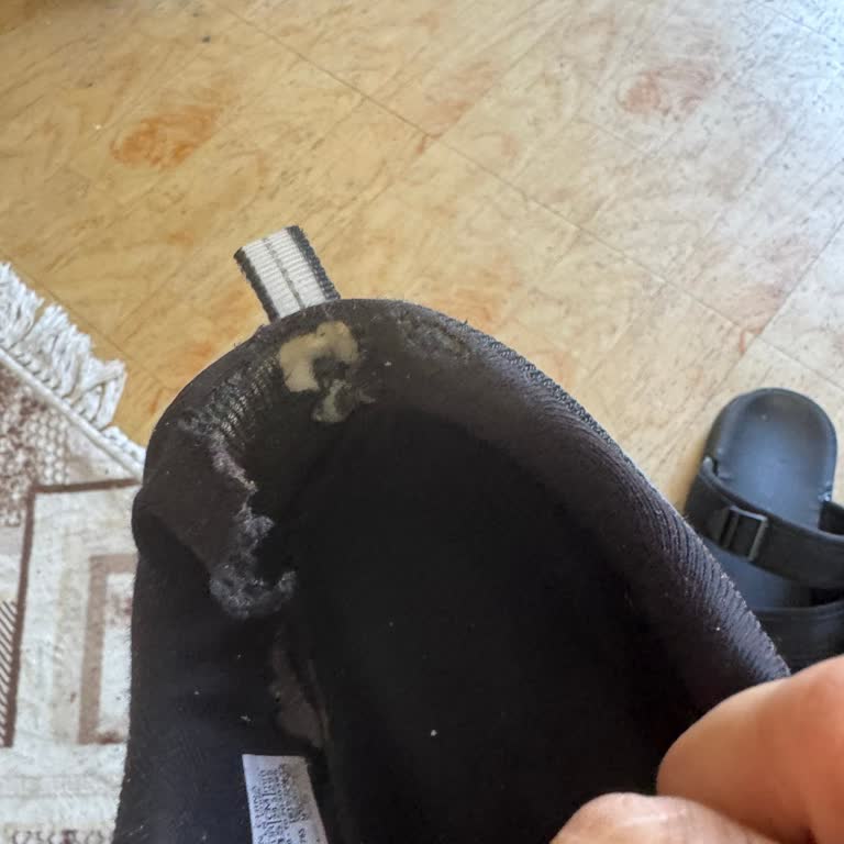 In Street Mağazasından Alınan Reebok Ayakkabısında Erken Yırtılma Ve Haksız Kullanıcı Hatası İddiası