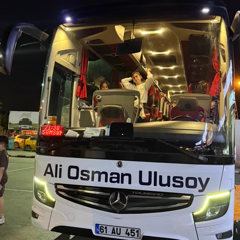 Şoförün Çekirdek Yiyerek Sürüş Güvenliğini Tehlikeye Atması Ve Ses Sorunu