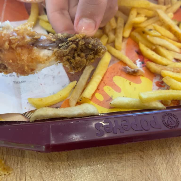 Popeyes Şubesinde Bozulmuş Tavuklar Nedeniyle Sağlık Riski Ve Mide Rahatsızlığı