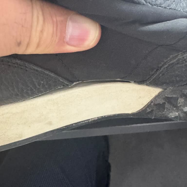 Zapatos Lacoste para Hombre Se Rompen después de un Mes de Uso
