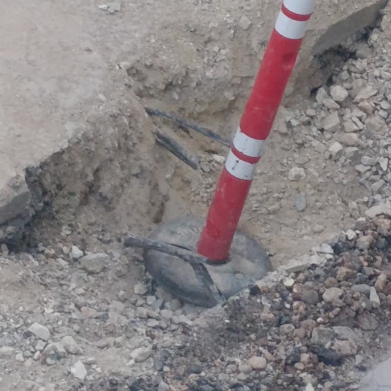 Ana Elektrik Kesintisi Ve Açıkta Kalan Kablolar Çocukları Ve Güvenliği Tehdit Ediyor