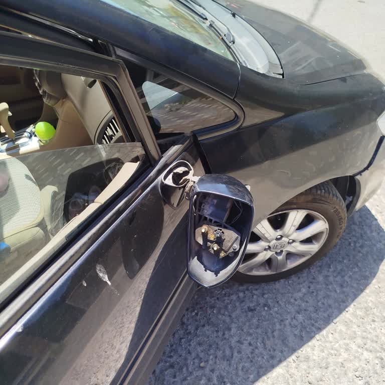Sağ Yan Ayna Değişimi İçin Uzun Süreli Bekleyiş Ve Güvenlik Endişesi