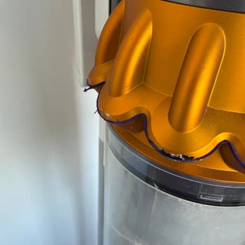 Dyson V15 Detect'te Boya Soyulması Ve Conta Deformasyonu Garantili Değişim Talebi
