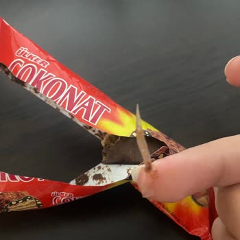 Ülker Çokonat Çikolatasında Plastik Parça Çıktı