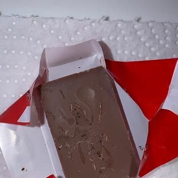Bozulmuş Ve Böceklenmiş Çikolata Teslimatı