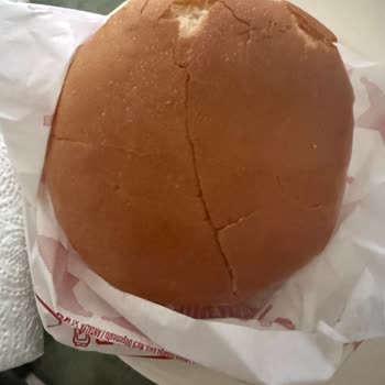 Saloon Burger Şubesinde Bayat Ekmek Ve Soğuk Ürün Sorunu