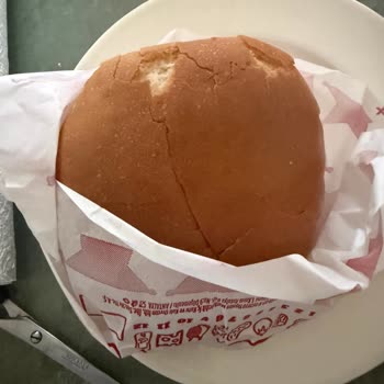Saloon Burger Şubesinde Bayat Ekmek Ve Soğuk Ürün Sorunu