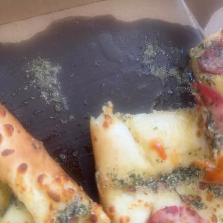 Pizzam Hamur Halinde Ve Aşırı Yağlı, İade Talebi