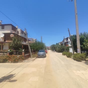 Türk Telekom'un Çökme Tehlikesindeki Telefon Direği Ve İhmal Edilen Müdahale