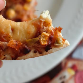 Son Tüketim Tarihi Geçmiş Pizza Satışı Ve İçinde Kıl Bulunması