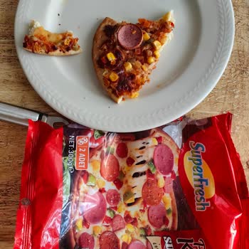 Son Tüketim Tarihi Geçmiş Pizza Satışı Ve İçinde Kıl Bulunması