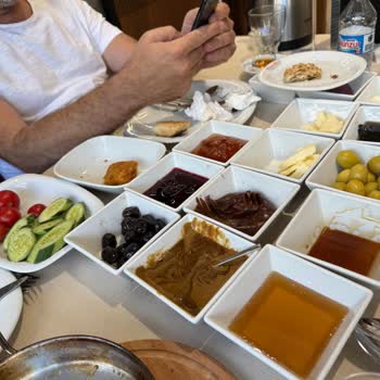 Hijyen Eksikliği Ve Bozulmuş Peynirler Nedeniyle Hayal Kırıklığı