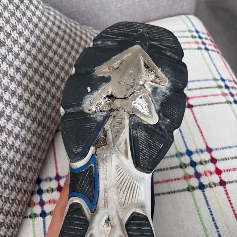 Alt Tabanı Yarılan Skechers Ayakkabılar İçin İade Talebi