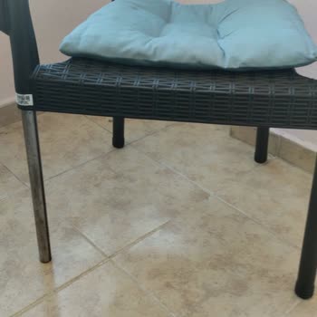 Masa Teslim Edilmedi, Sandalye Hasarlı Ve Parçası Eksik