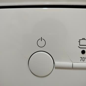 Siemens Bulaşık Makinesinin Ön Kapak Çatlakları Garanti Kapsamında Değiştirilmesi İsteniyor