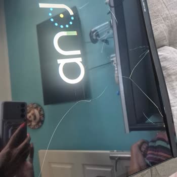 Media Markt'tan Kırık Ekranlı Televizyon Teslimatı Ve Sorumluluk Tedarikçiye Atıldı