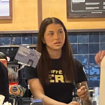 İstinyepark Cafe Nero’da Kasa Personelinin Saygısız Tutumu