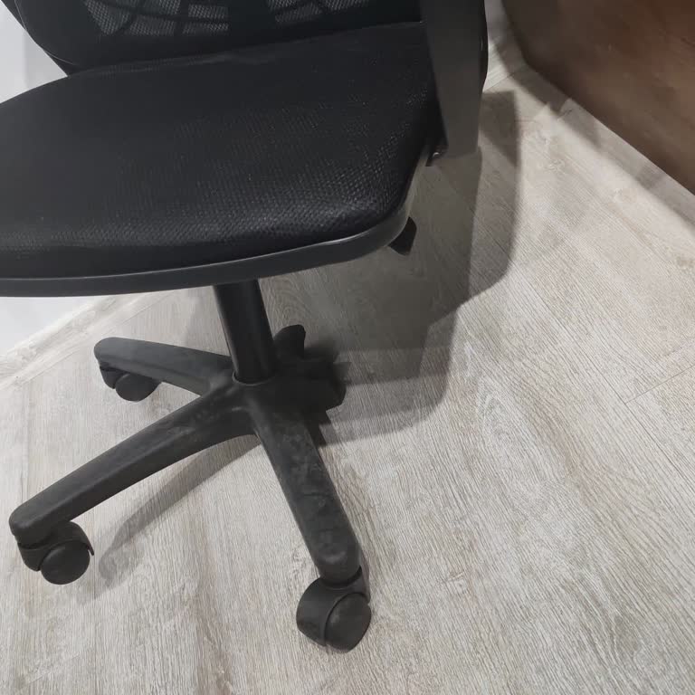 İdefix'ten Kırık Ofis Sandalyeleri İçin 11.963 TL Tam İade Talebi