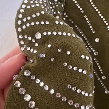 Siesta Butik Elbisenin Üzerindeki Taşların Yarısı Dökülmüş