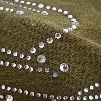 Siesta Butik Elbisenin Üzerindeki Taşların Yarısı Dökülmüş