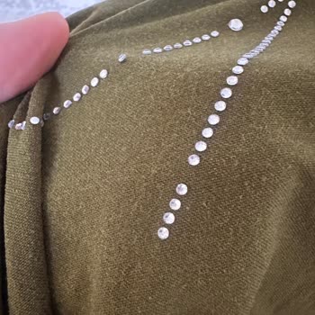 Siesta Butik Elbisenin Üzerindeki Taşların Yarısı Dökülmüş