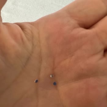 Siesta Butik Elbisenin Üzerindeki Taşların Yarısı Dökülmüş
