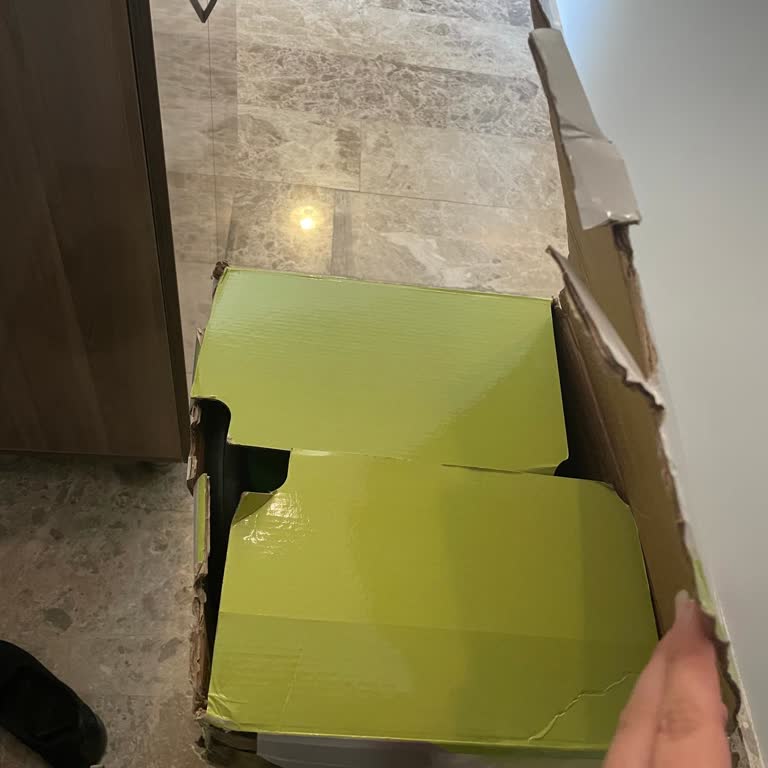 Kargo Gecikmesi Ve Paketin Korumasız, Tozlu Gelmesi
