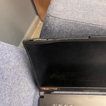 Garanti Altındaki Laptopum Serviste Hasar Gördü Ve Faturamı Ödemek Zorunda Bırakıldı