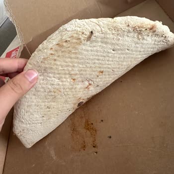 Pişmemiş Ve Malzeme Eksik Pizza, Canlı Destek Yok
