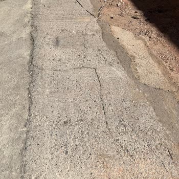 GDZ Elektrik Kazı Çalışması Sonrası Garaj, Kaldırım Ve Yol Hasarı Giderilmedi