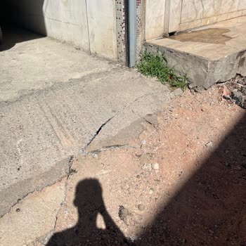 GDZ Elektrik Kazı Çalışması Sonrası Garaj, Kaldırım Ve Yol Hasarı Giderilmedi