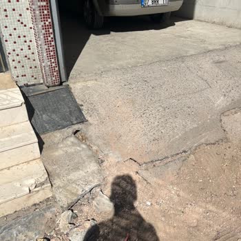 GDZ Elektrik Kazı Çalışması Sonrası Garaj, Kaldırım Ve Yol Hasarı Giderilmedi