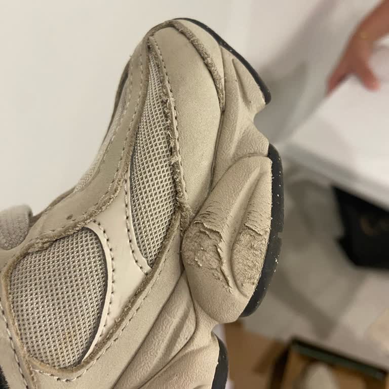 New Balance 9060 Ayakkabım Bir Ayda Kağıt Gibi Parçalandı, Değişim Talebi