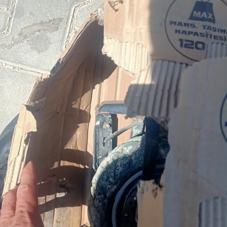Smart Fix'ten Ücretli Scooter Onarımında Kırık Parçalar Ve Şarj Aleti Eksikliği