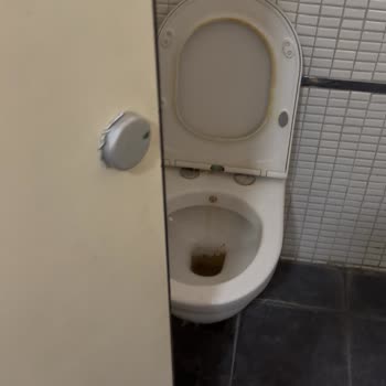 Serik Ay760 İstasyonunda Hijyen Sorunu Ve Personel İlgisizliği