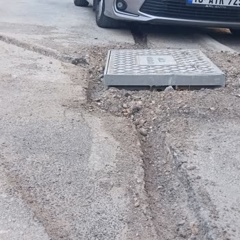 Yol Seviyesinde Olmayan Fiber Kutusu Aracımın Lastiğini Patlattı Ve Beton Setime Zarar Verdi