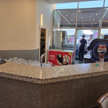 Throne Beach Resort’ta Bayat Yağ, Küflü Salata Ve Sıcak Su Kesintisi