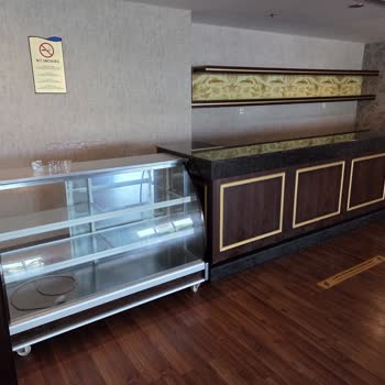 Throne Beach Resort’ta Bayat Yağ, Küflü Salata Ve Sıcak Su Kesintisi