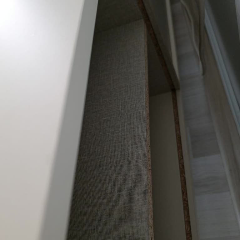 Kalitesiz Koltuklar Ve Bozuk Ayaklar, Eksik TV Ünitesi Ve Cevapsız Servis
