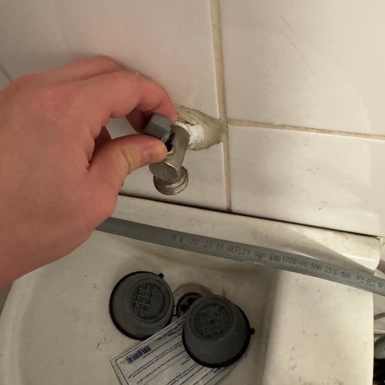 Servis Personelinin Basit İş İddiası Sonrası Su Vanası Hasarı Ve Çözüm Reddi