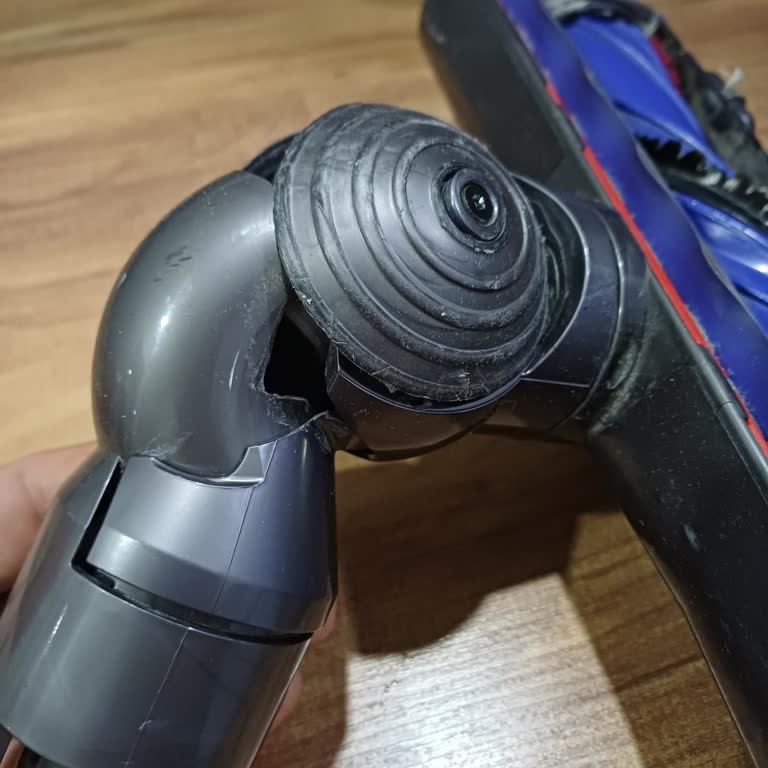 Dyson V11 Başlık Mafsalı Kırıldı, Kullanıcı Hatası İddiası Kabul Edilmedi