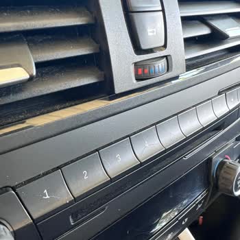 BMW F20 Ön Cam Ve Teyp Tuşlarındaki Üretim Hatası Ve Kalite Sorunu