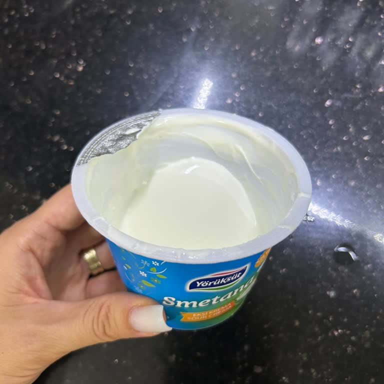 Yörüksüt Ekşi Krema Sulu Kıvam Ve Yanıltıcı Yağ Oranı