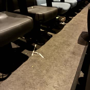 Kirli Salon Ve İlgisiz Personel