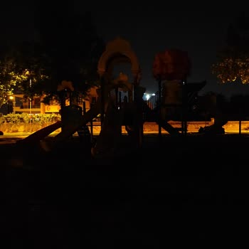 Aydınlatmasız Çocuk Parkı Çocukları Karanlıkta Tehlikeye Atıyor
