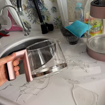 Beko Çay Makinesinin Üst Cam Haznesi Çatladı: Ücretsiz Değişim Talebi