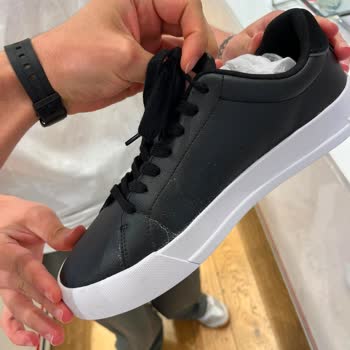 Tommy Hilfiger Sneaker’da Renk Kaybı Nedeniyle Ayıplı Ürün İade Talebi