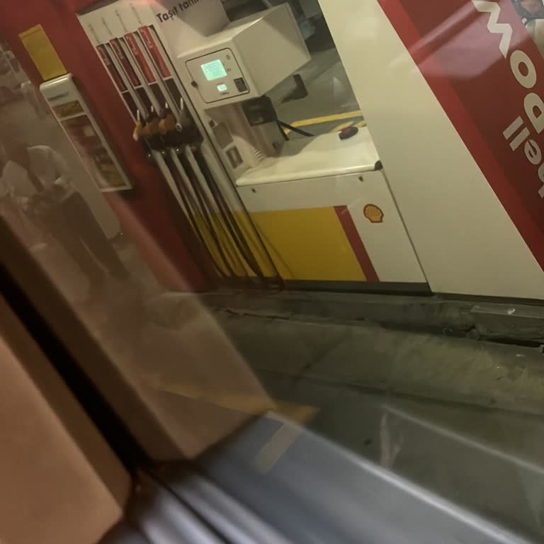 Şoförün Ödeme Sorunu Nedeniyle Yolcular Yakıt İçin 1,5 Saat Bekliyor